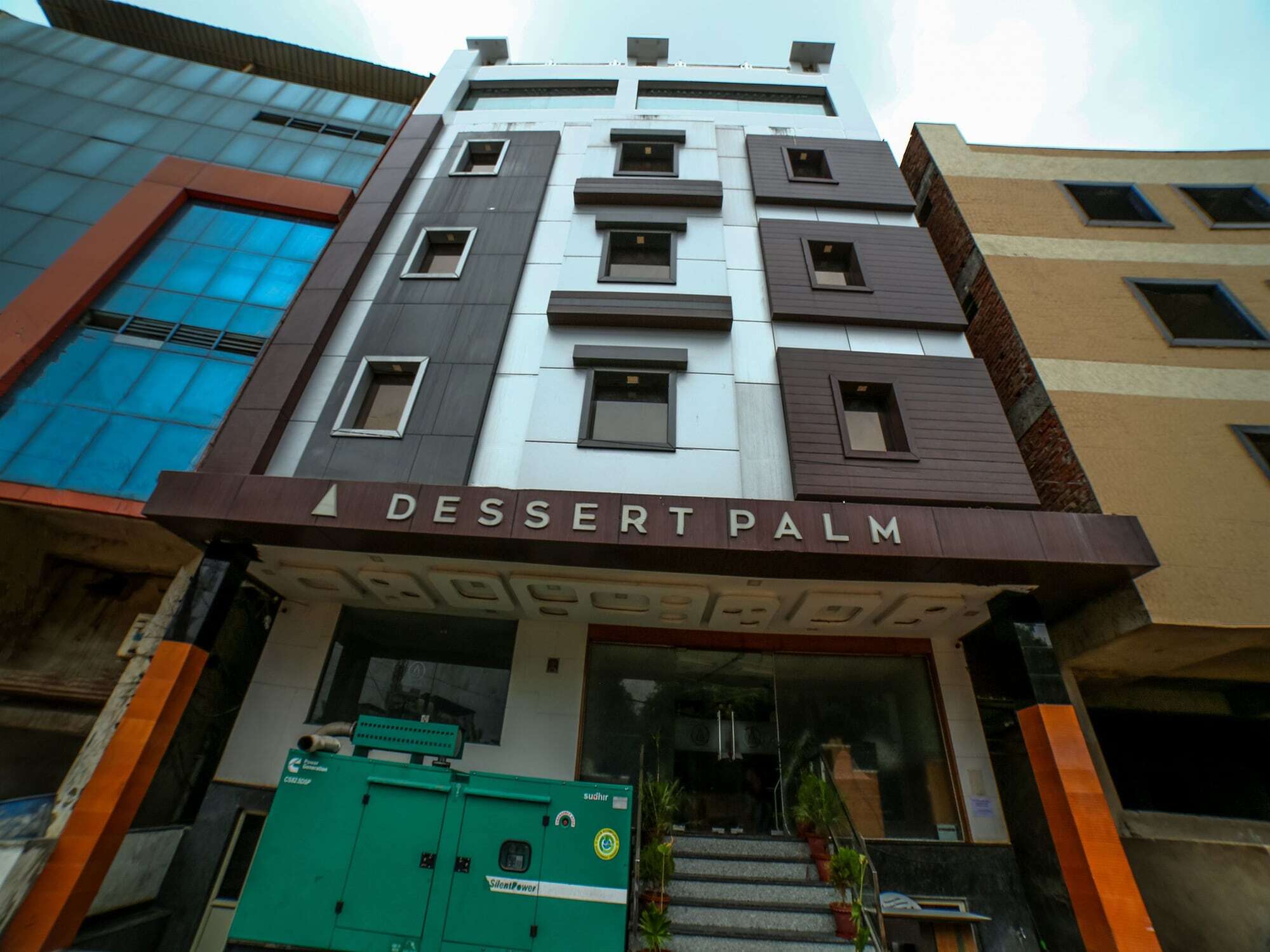 Oyo 7367 Hotel Dessert Palm Gwalior Exterior photo
